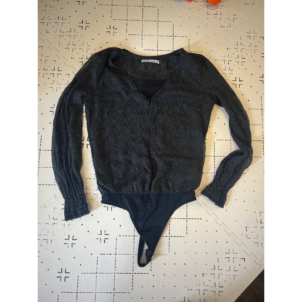 Abercrombie Long Sleeve Slinky V-Neck Bodysuit Size Small, Tie Front